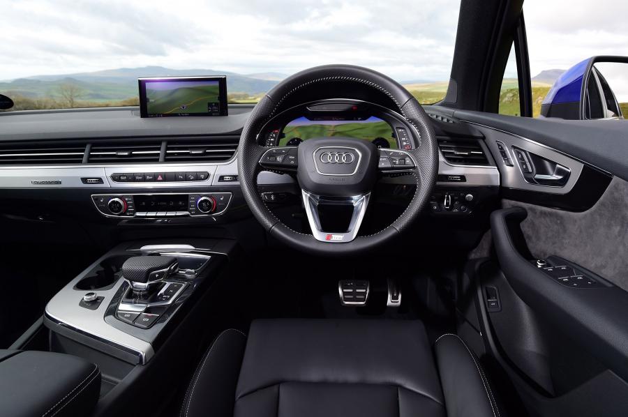 Торпедо Audi Q7 TDI Quattro S-Line (4M) 2015 года  (UK) (фото 2 из 40)